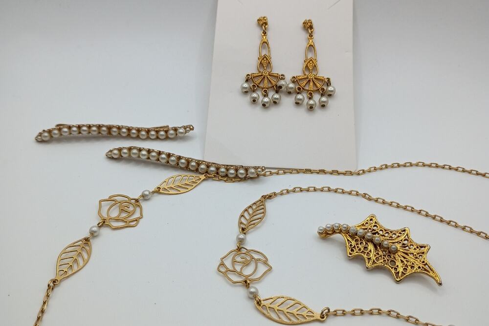 Vintage Jewelry Lot – Necklace, Earrings, Brooch & Hair Pins